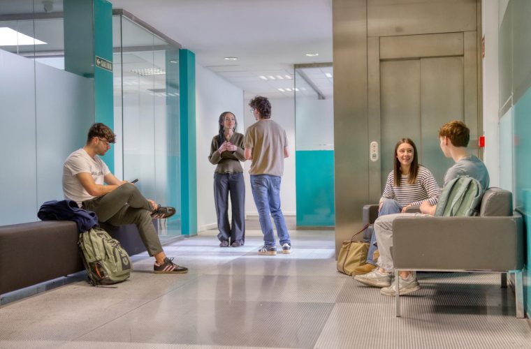 Pasillo y zonas comunes del centro de Foro Europeo