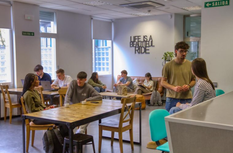 Zona de estudio y descanso del campus de Foro Europeo